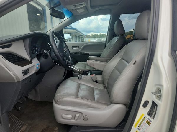 2015 TOYOTA SIENNA