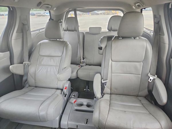 2015 TOYOTA SIENNA