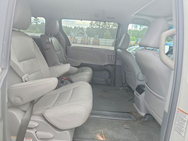 2015 TOYOTA SIENNA