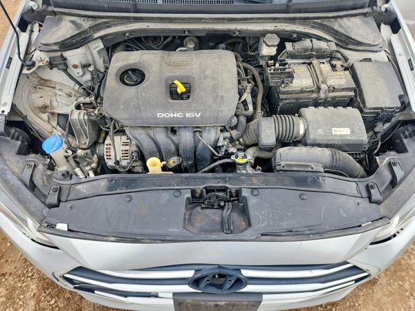 2017 HYUNDAI ELANTRA — Engine bay