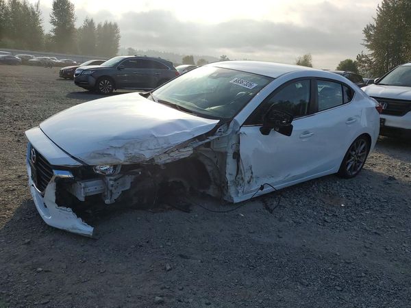 2018 MAZDA 3 Touring — Front 3/4