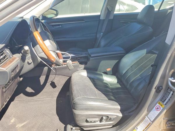 2017 LEXUS ES 300h — DENT