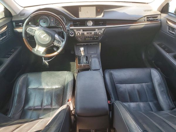 2017 LEXUS ES 300h — CKPT