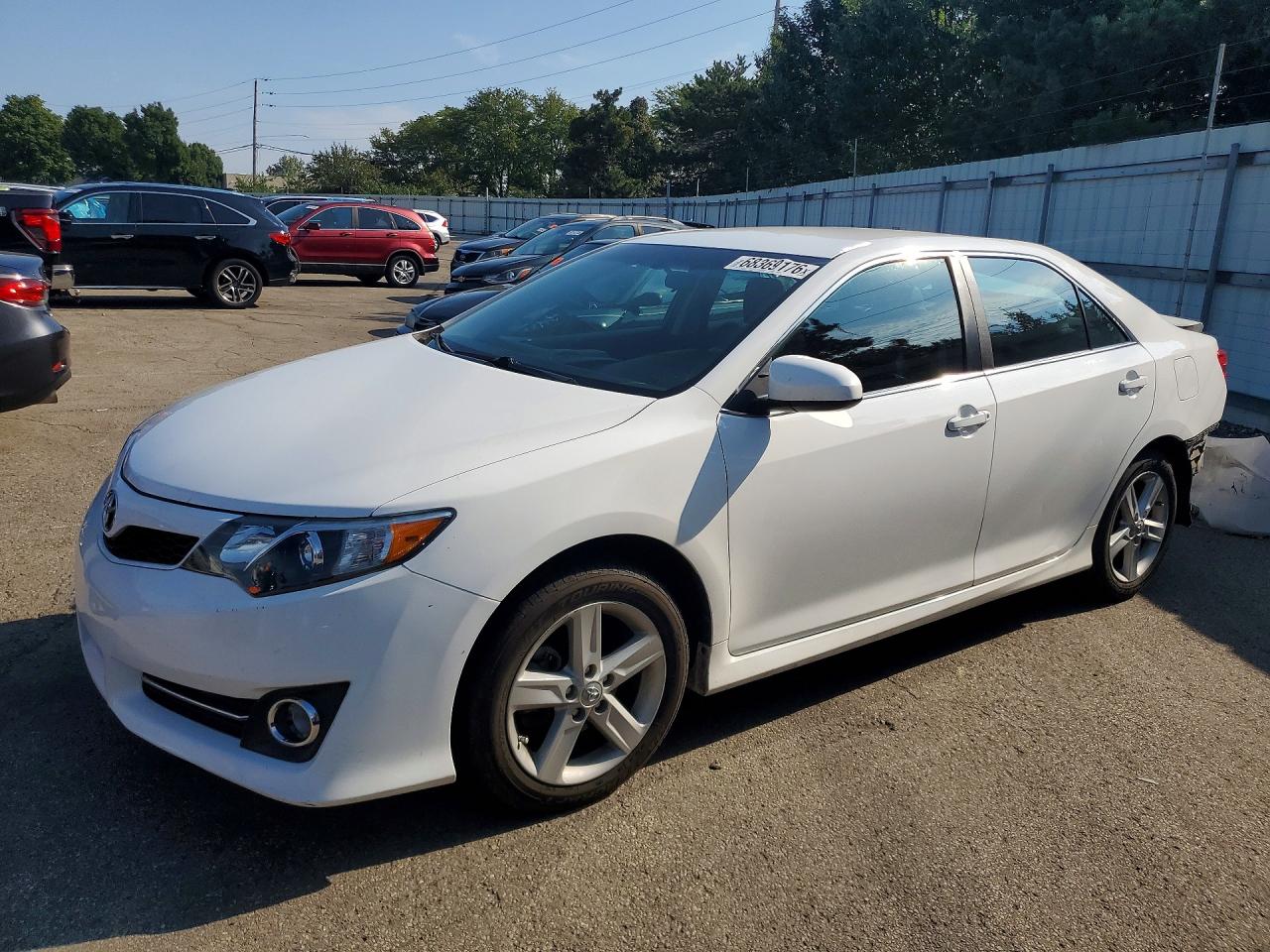 2014 TOYOTA CAMRY