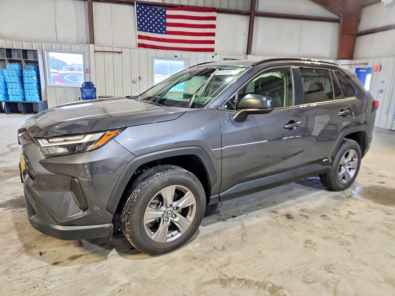 2024 TOYOTA RAV4 LE — Front 3/4