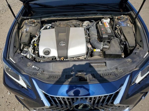 2022 LEXUS ES 350 — Engine bay