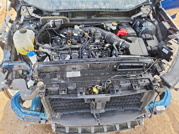 2020 FORD EDGE Titanium — Engine bay