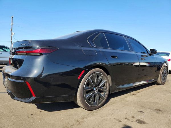 2025 BMW 740