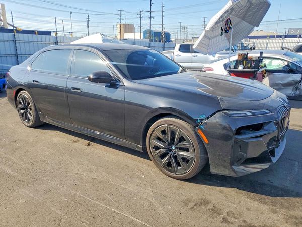 2025 BMW 740