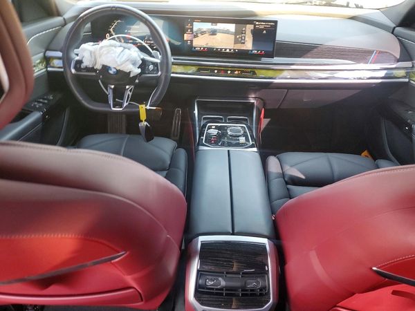 2025 BMW 740