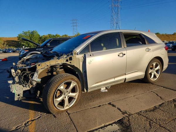 2014 TOYOTA VENZA XLE — Front 3/4