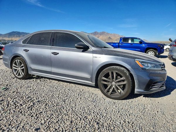 2017 VOLKSWAGEN PASSAT R-Line — Passenger 3/4