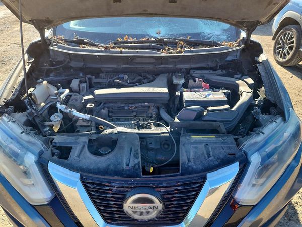 2018 NISSAN ROGUE — Engine bay