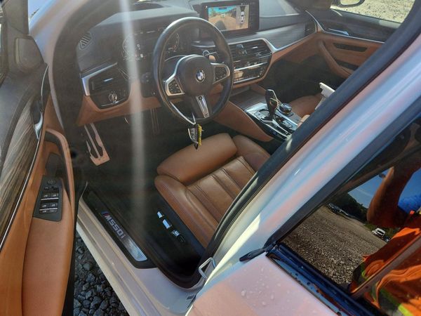 2023 BMW M550XI