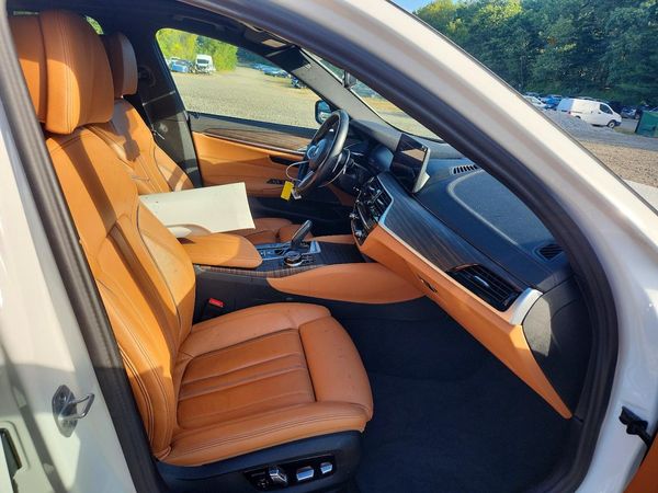 2023 BMW M550XI
