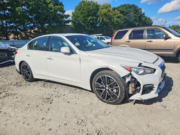 2014 INFINITI Q50 — Passenger 3/4