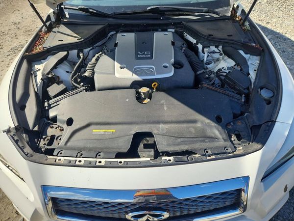 2014 INFINITI Q50 — Engine bay