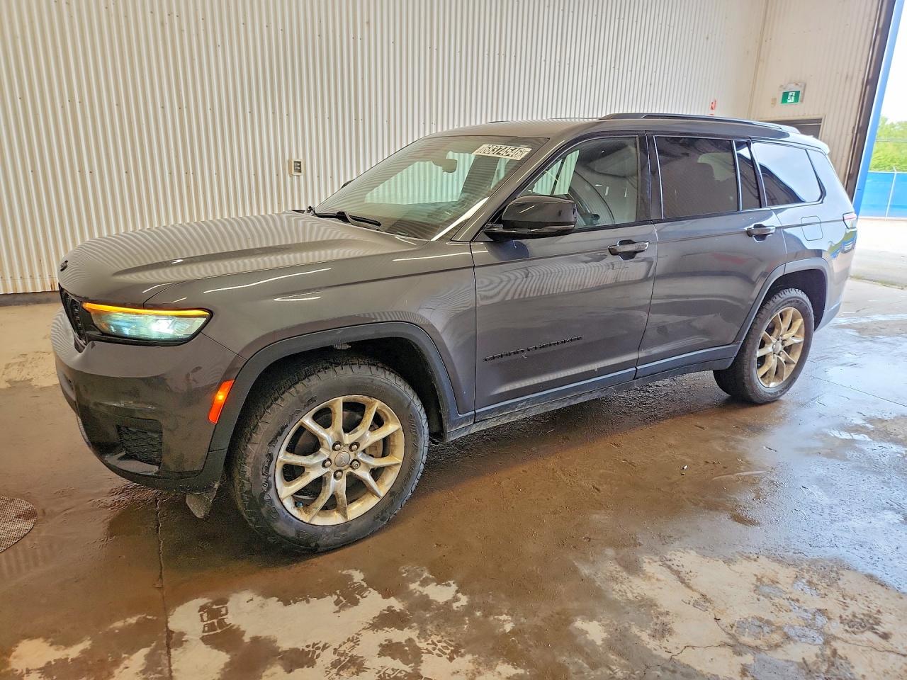 2023 JEEP GRAND CHEROKEE Laredo, Altitude — Front 3/4