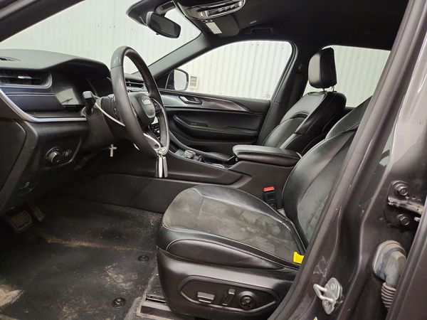 2023 JEEP GRAND CHEROKEE Laredo, Altitude — DENT