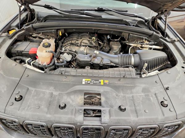2023 JEEP GRAND CHEROKEE Laredo, Altitude — Engine bay
