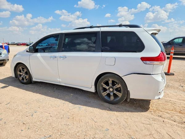 2016 TOYOTA SIENNA