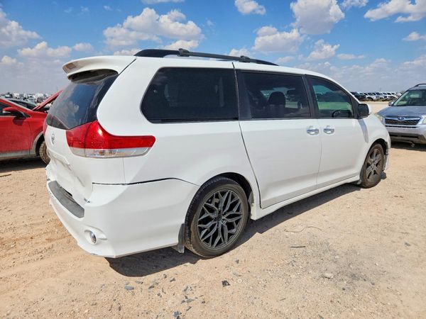 2016 TOYOTA SIENNA