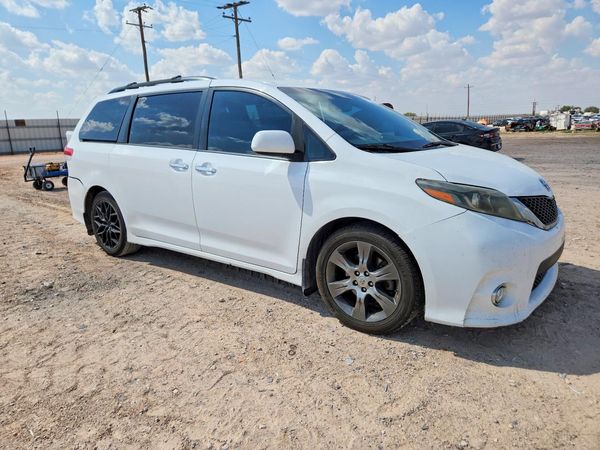 2016 TOYOTA SIENNA