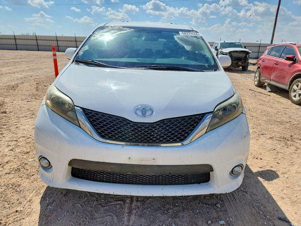 2016 TOYOTA SIENNA