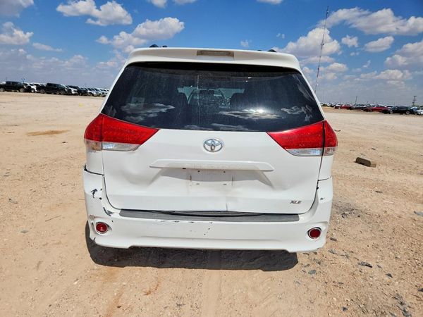 2016 TOYOTA SIENNA