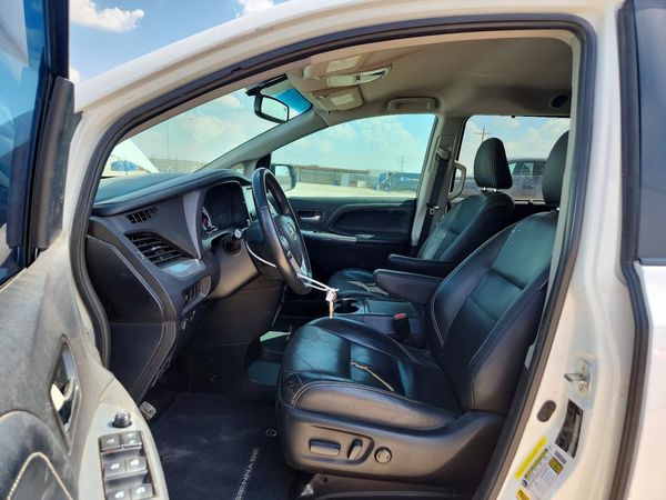2016 TOYOTA SIENNA
