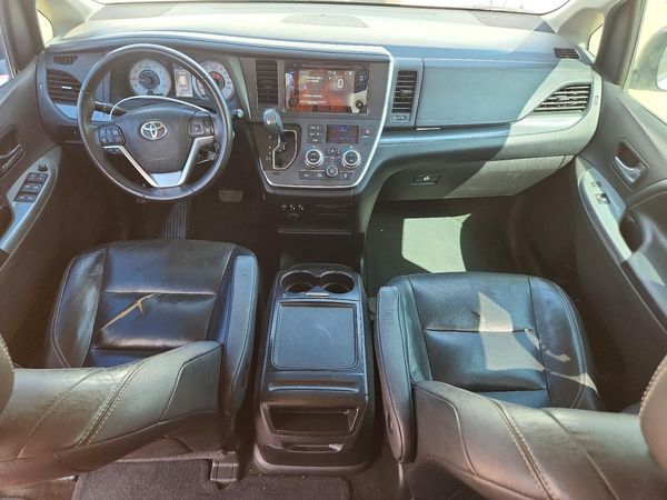 2016 TOYOTA SIENNA