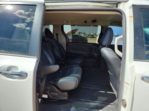 2016 TOYOTA SIENNA