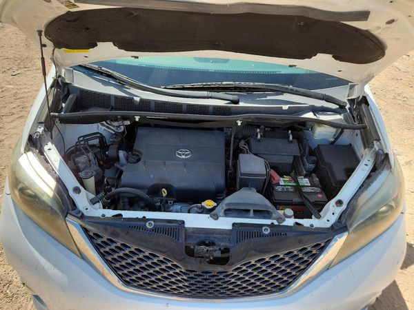 2016 TOYOTA SIENNA