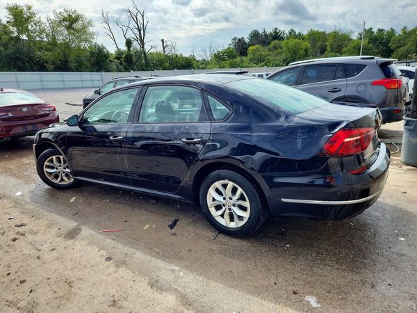 2018 VOLKSWAGEN PASSAT S, R-Line
