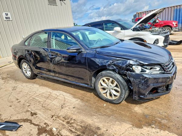 2018 VOLKSWAGEN PASSAT S, R-Line