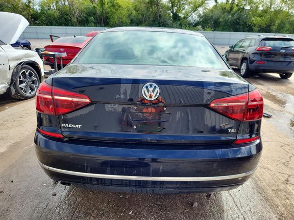 2018 VOLKSWAGEN PASSAT S, R-Line
