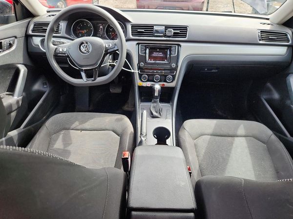 2018 VOLKSWAGEN PASSAT S, R-Line