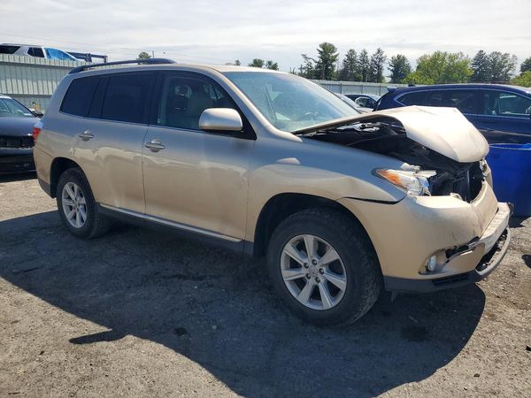 2013 TOYOTA HIGHLANDER Base/Hybrid — Passenger 3/4
