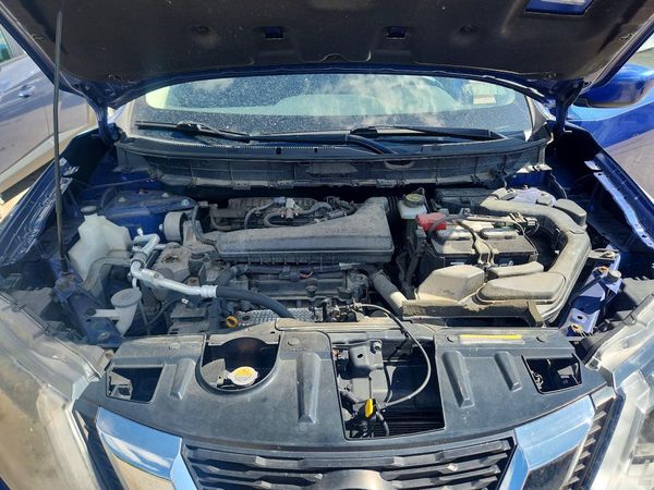 2019 NISSAN ROGUE — Engine bay