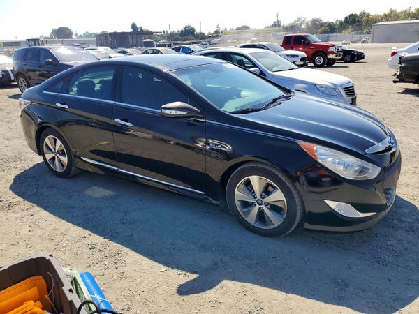 2012 HYUNDAI SONATA Middle level