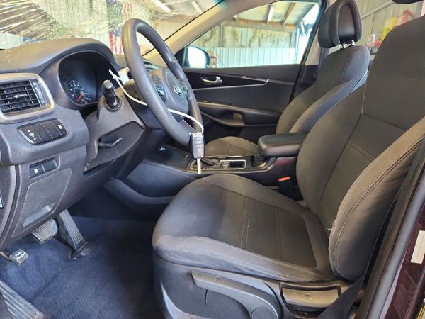 2016 KIA SORENTO L / LX