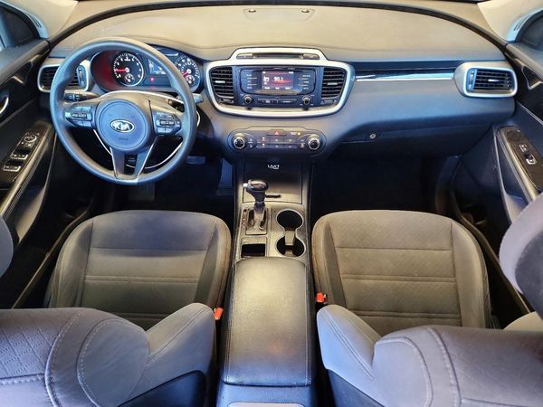 2016 KIA SORENTO L / LX