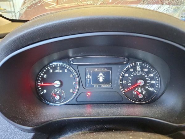 2016 KIA SORENTO L / LX