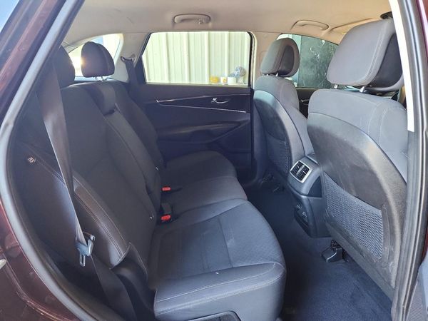 2016 KIA SORENTO L / LX