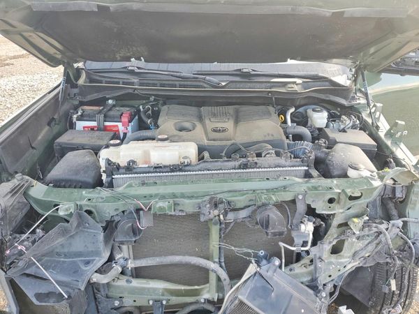 2022 TOYOTA TUNDRA Limited — Engine bay
