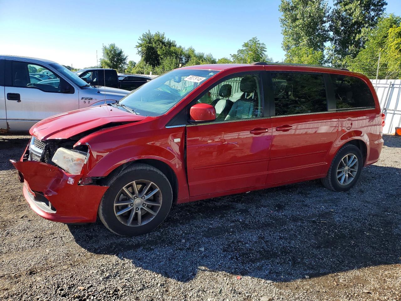 2014 DODGE GRAND CARAVAN SE — Front 3/4