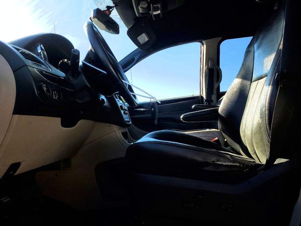 2014 DODGE GRAND CARAVAN SE — DENT