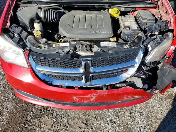 2014 DODGE GRAND CARAVAN SE — Engine bay