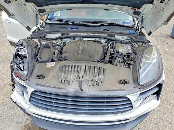 2021 PORSCHE MACAN