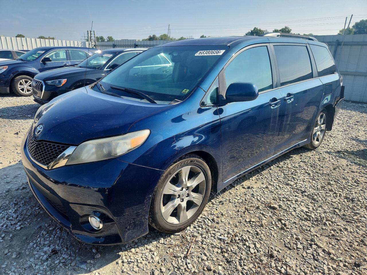 2012 TOYOTA SIENNA